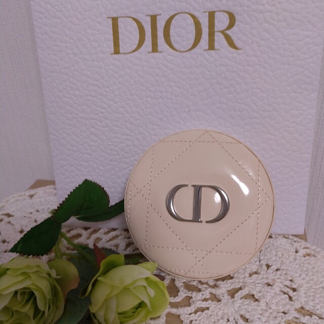 Dior  スキンフォーエヴァー ルミナイザー