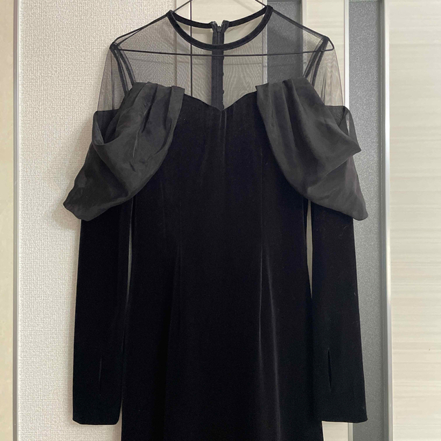 UND VELOUR OFF SHOULDER DRESS