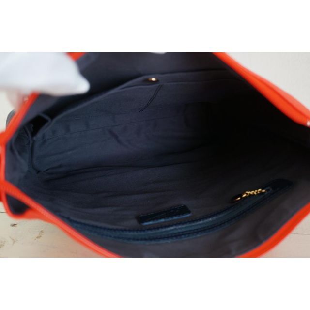 Kitamura(キタムラ)の【美品】 キタムラ バッグ かばん ポーチ付き バイカラー 赤 紺 レディースのバッグ(トートバッグ)の商品写真