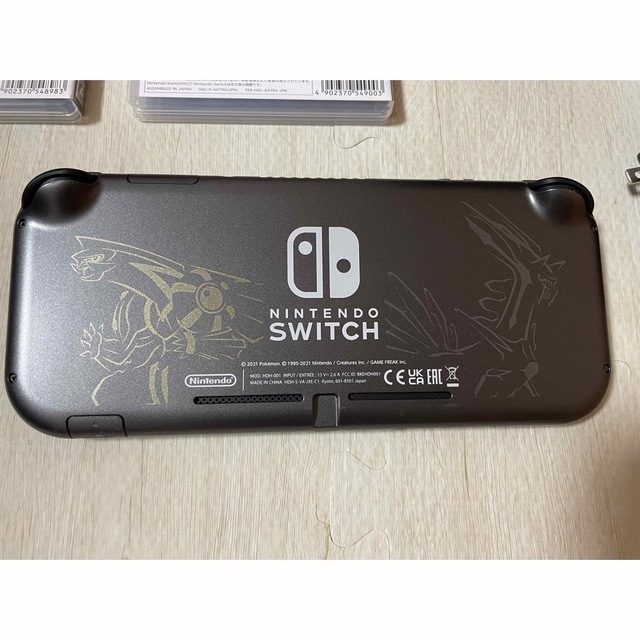 Nintendo Switch(ニンテンドースイッチ)のSwitch Lite ディアルガ・パルキア 本体＋ソフトセット エンタメ/ホビーのゲームソフト/ゲーム機本体(携帯用ゲーム機本体)の商品写真