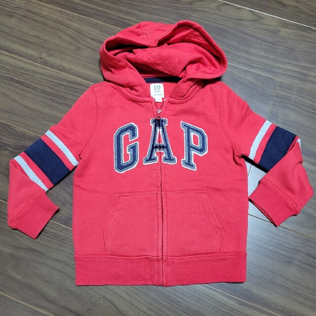 GAP Kids(ギャップキッズ)のGAP KIDS　裏起毛ジップアップパーカー　110 キッズ/ベビー/マタニティのキッズ服男の子用(90cm~)(Tシャツ/カットソー)の商品写真