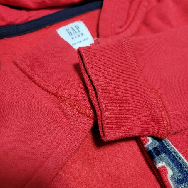 GAP Kids(ギャップキッズ)のGAP KIDS　裏起毛ジップアップパーカー　110 キッズ/ベビー/マタニティのキッズ服男の子用(90cm~)(Tシャツ/カットソー)の商品写真