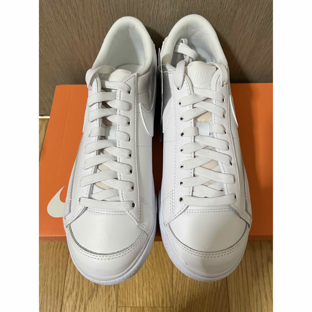 NIKE(ナイキ)のNIKE Wmns Blazer Low Platform 24.5cm新品 レディースの靴/シューズ(スニーカー)の商品写真