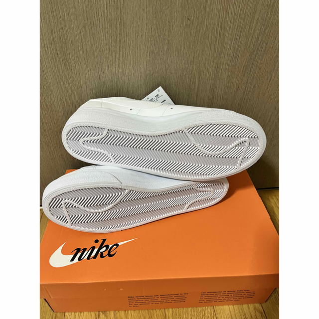 NIKE(ナイキ)のNIKE Wmns Blazer Low Platform 24.5cm新品 レディースの靴/シューズ(スニーカー)の商品写真