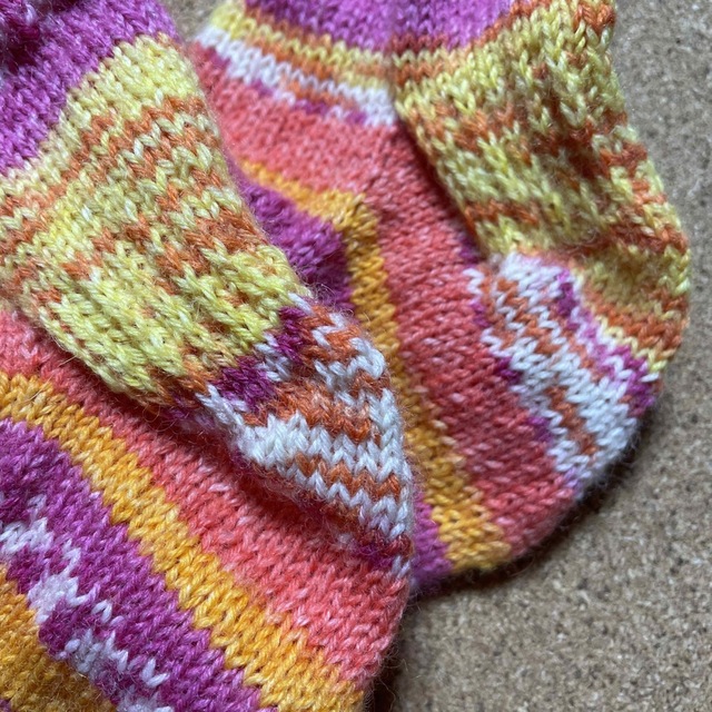 opal毛糸の手編み靴下 ハンドメイドのファッション小物(レッグウェア)の商品写真