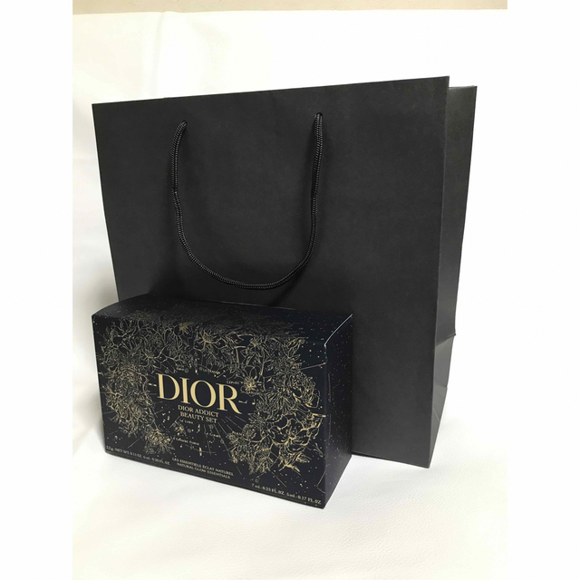 Dior(ディオール)のディオール　ホリデーオファー2022 ★紙袋付き　クリスマスコフレ コスメ/美容のキット/セット(コフレ/メイクアップセット)の商品写真