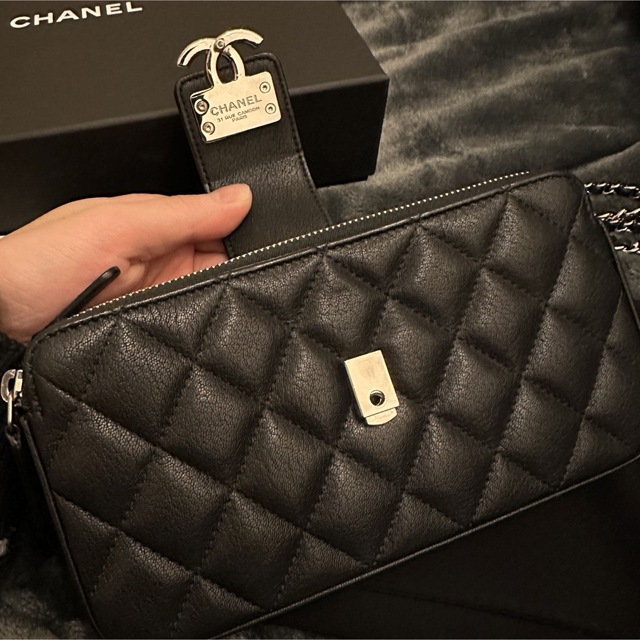 ポーチCHANEL シャネル チェーンウォレット スマホケース シルバーチェーン