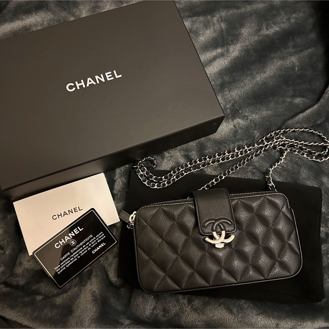 ポーチCHANEL シャネル チェーンウォレット スマホケース シルバーチェーン