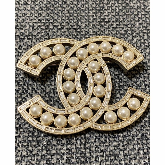 CHANEL(シャネル)のCHANEL  シャネル　ブローチ レディースのアクセサリー(ブローチ/コサージュ)の商品写真