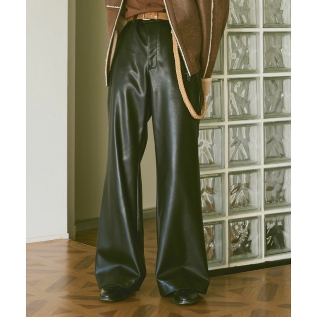 soerte leather flarepantsレザーフレアパンツ サイズ2 - 通販
