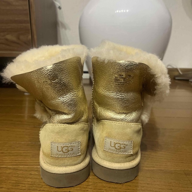 UGG(アグ)のUGG⭐︎アグ⭐︎ムートンブーツ⭐︎19.5cm⭐︎ゴールド キッズ/ベビー/マタニティのキッズ靴/シューズ(15cm~)(ブーツ)の商品写真