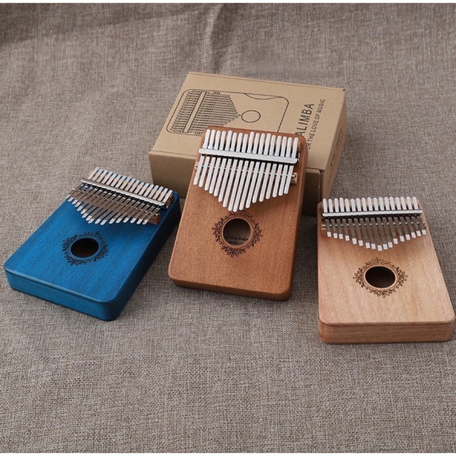 大人気！即売れ！カリンバ kalimba 17キー 親指ピアノ ハンドオルゴール 楽器の鍵盤楽器(その他)の商品写真