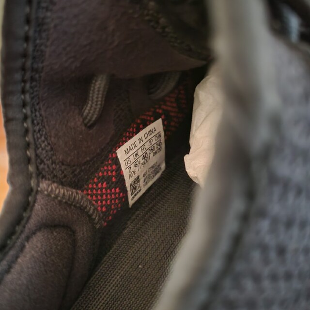 adidas(アディダス)のadidas YEEZY BOOST 350 V2  Cブラック/レッド メンズの靴/シューズ(スニーカー)の商品写真