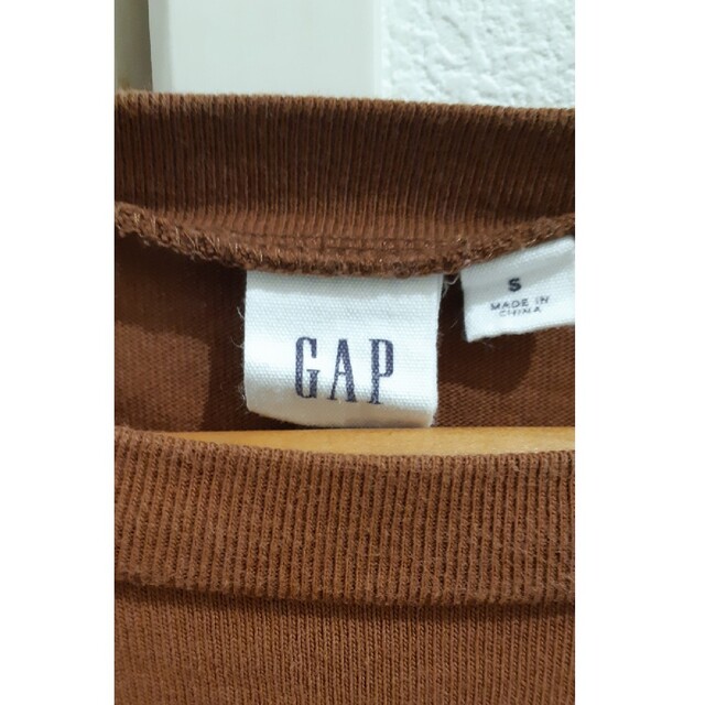 GAP(ギャップ)のギャップ　長袖Tシャツ　Sサイズ　メンズ　ブラウン メンズのトップス(Tシャツ/カットソー(七分/長袖))の商品写真