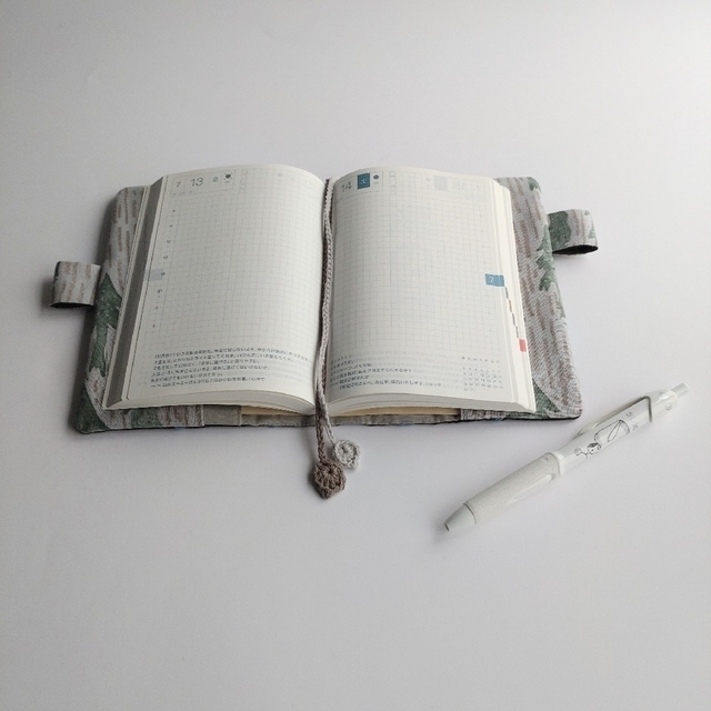 mina perhonen(ミナペルホネン)の手帳カバー×2点、文庫本カバー ハンドメイドの文具/ステーショナリー(その他)の商品写真