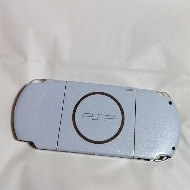 PlayStation Portable(プレイステーションポータブル)のpsp3000 本体 ブルー　ホワイト エンタメ/ホビーのゲームソフト/ゲーム機本体(携帯用ゲーム機本体)の商品写真