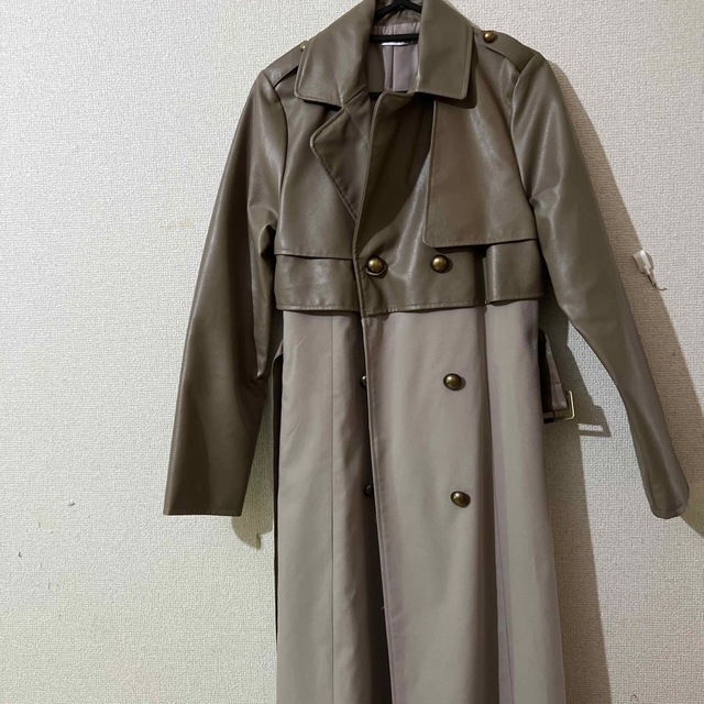 リゼクシー レイヤードトレンチコート ベージュ レディースのジャケット/アウター(トレンチコート)の商品写真