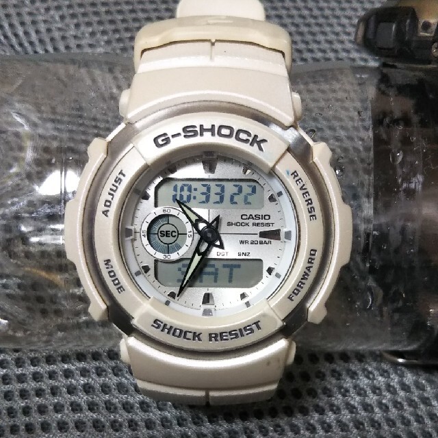 G-SHOCK(ジーショック)のカシオ G-SHOCK G-300LV+G-300(黒赤)2本 動作品 メンズの時計(腕時計(アナログ))の商品写真