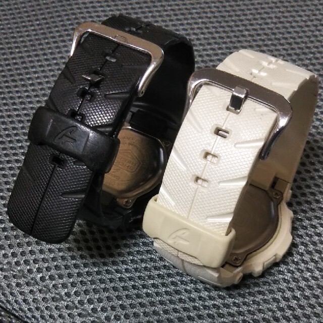 G-SHOCK(ジーショック)のカシオ G-SHOCK G-300LV+G-300(黒赤)2本 動作品 メンズの時計(腕時計(アナログ))の商品写真