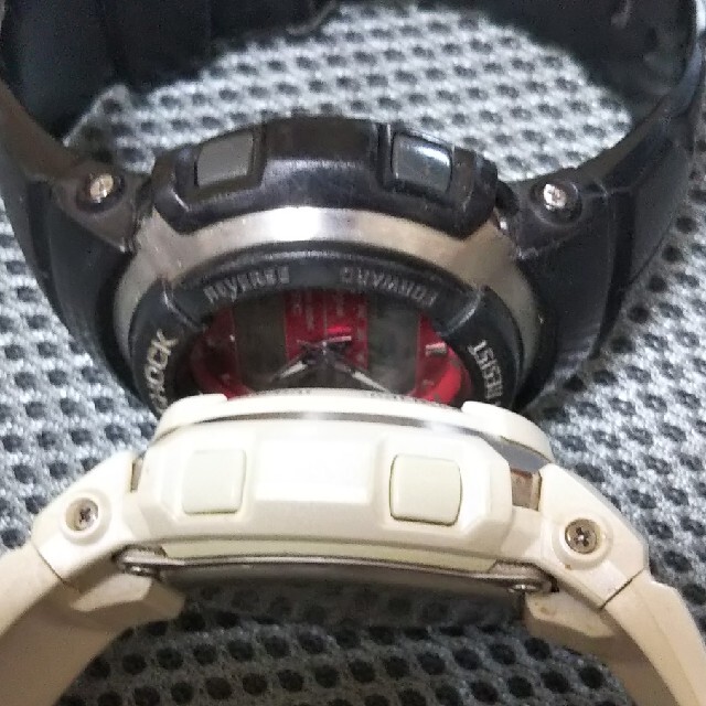 G-SHOCK(ジーショック)のカシオ G-SHOCK G-300LV+G-300(黒赤)2本 動作品 メンズの時計(腕時計(アナログ))の商品写真