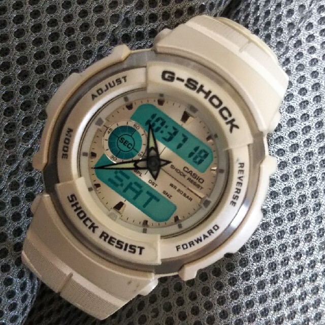 G-SHOCK(ジーショック)のカシオ G-SHOCK G-300LV+G-300(黒赤)2本 動作品 メンズの時計(腕時計(アナログ))の商品写真