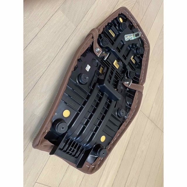 ヤマハ - XSR155 タイヤマハ純正 シートASSY (茶) B1V-F4730-10 ヤマハ - XSR155 タイヤマハ純正 シートASSY (茶) B1V-F4730-10