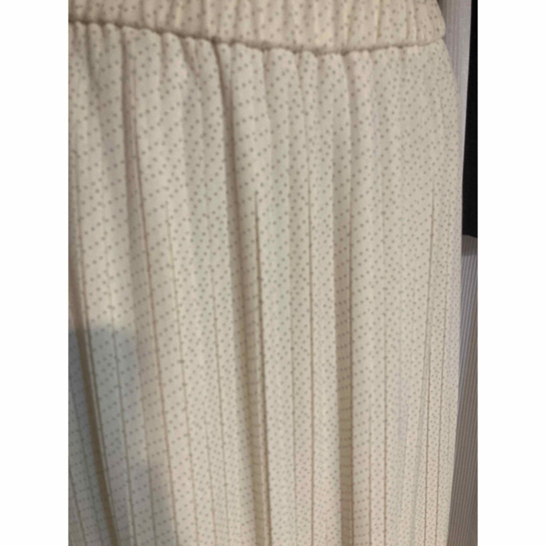 UNIQLO(ユニクロ)の443.UNIQLO 白のドットプリーツスカート☆ レディースのスカート(ロングスカート)の商品写真