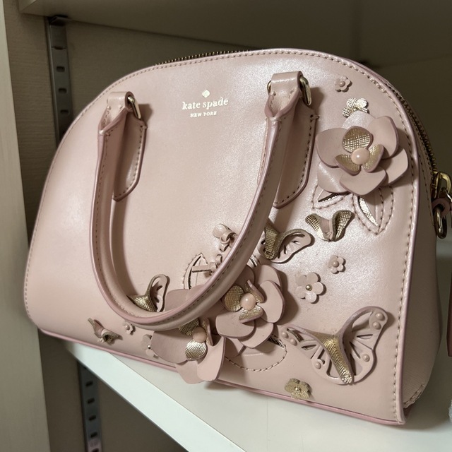 kate spade new york(ケイトスペードニューヨーク)のケイトスペード バック 立体お花 (中古美品) レディースのバッグ(ショルダーバッグ)の商品写真