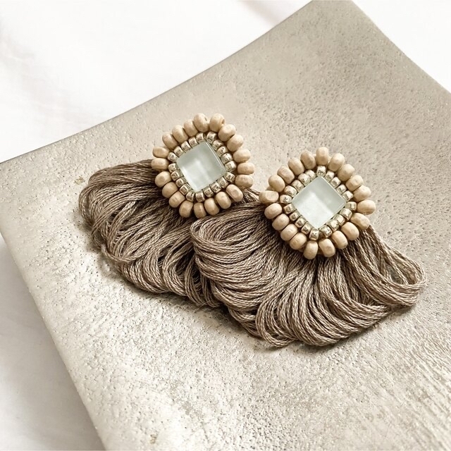 1点限定です✿くすみフリンジのビーズ刺繍イヤリング