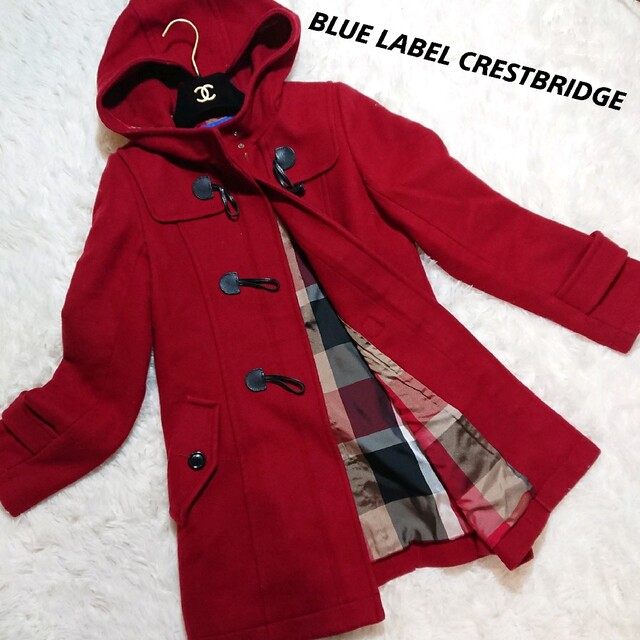 BLUE LABEL CRESTBRIDGE(ブルーレーベルクレストブリッジ)のブルーレーベルクレストブリッジ　ダッフルコート　チェック　フード　レッド　38 レディースのジャケット/アウター(ダッフルコート)の商品写真