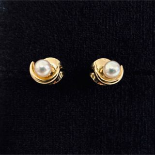 ミキモト(MIKIMOTO)のミキモト　ピアス　一粒真珠　18K　18金　ゴールド　三日月　ベビーパール(ピアス)