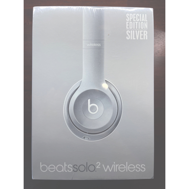 Beats by Dr Dre(ビーツバイドクタードレ)の【新品未使用】Beats SOLO2 WIRELESS SILVER スマホ/家電/カメラのオーディオ機器(ヘッドフォン/イヤフォン)の商品写真