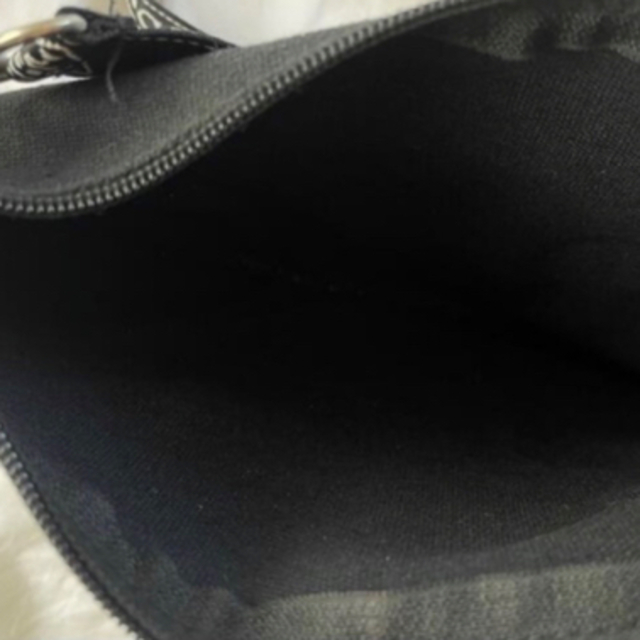 GUESS(ゲス)の【送料無料】ゲス GUESS ショルダーバッグ 黒  レディースのバッグ(ショルダーバッグ)の商品写真