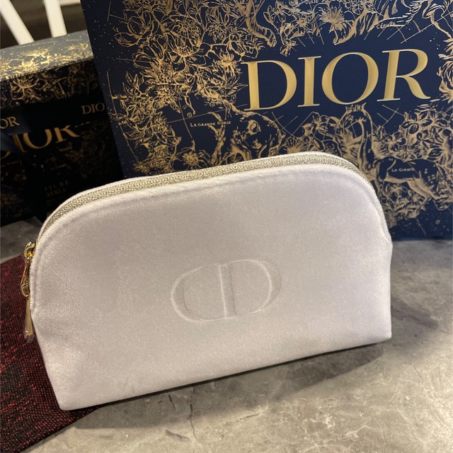 Dior(ディオール)のDior❤︎ディオール❤︎DIOR❤︎2022クリスマスコフレ❤︎ポーチ❤︎新品 レディースのファッション小物(ポーチ)の商品写真