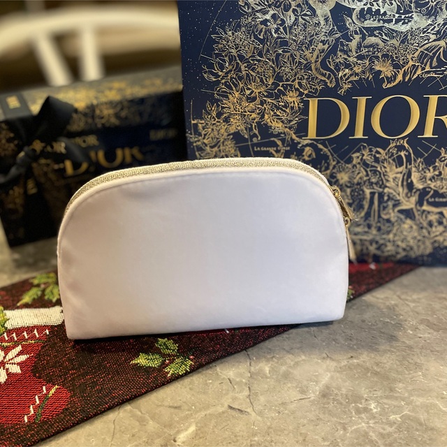 Dior(ディオール)のDior❤︎ディオール❤︎DIOR❤︎2022クリスマスコフレ❤︎ポーチ❤︎新品 レディースのファッション小物(ポーチ)の商品写真