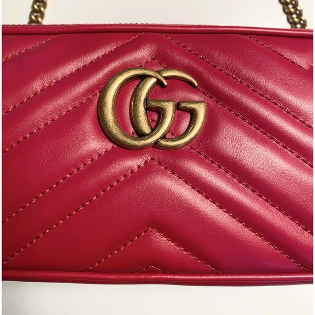 Gucci(グッチ)のグッチ GGマーモント  ミニ ショルダー チェーンショルダー レッド 未使用品 レディースのバッグ(ショルダーバッグ)の商品写真