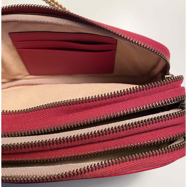 Gucci(グッチ)のグッチ GGマーモント  ミニ ショルダー チェーンショルダー レッド 未使用品 レディースのバッグ(ショルダーバッグ)の商品写真