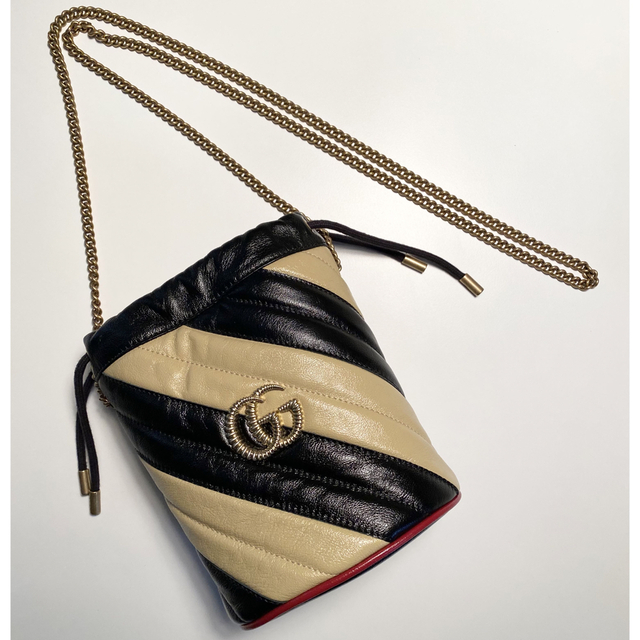 超新作】 - Gucci グッチ 巾着 黒×ベージュ チェーンショルダー ミニ
