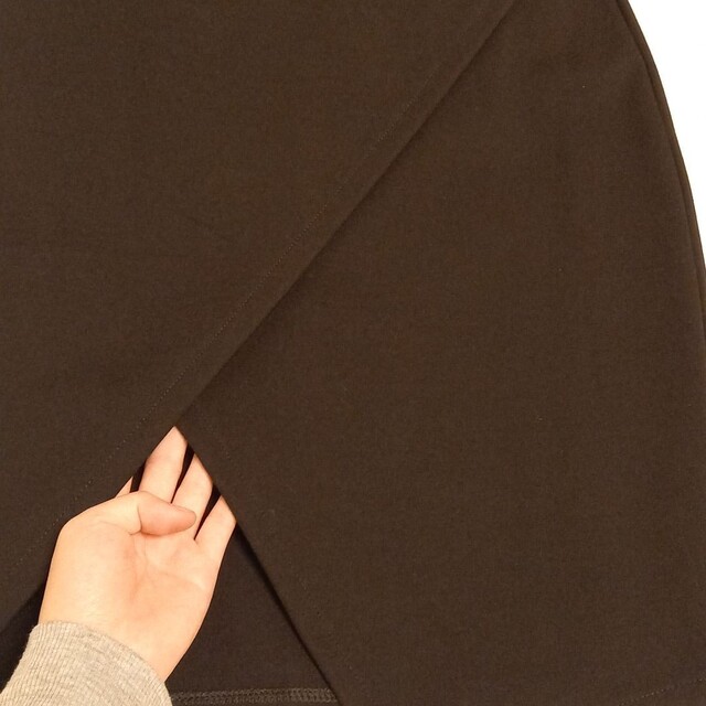 LAMIA(ラミア)のスリットタイトスカート　最後の値下げ レディースのスカート(ひざ丈スカート)の商品写真
