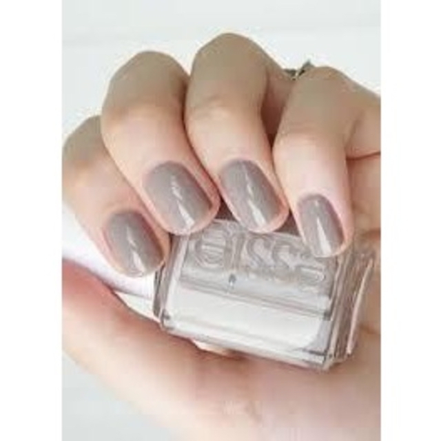 Essie(エッシー)の【essie】ネイルポリッシュ、グレージュ系 コスメ/美容のネイル(マニキュア)の商品写真