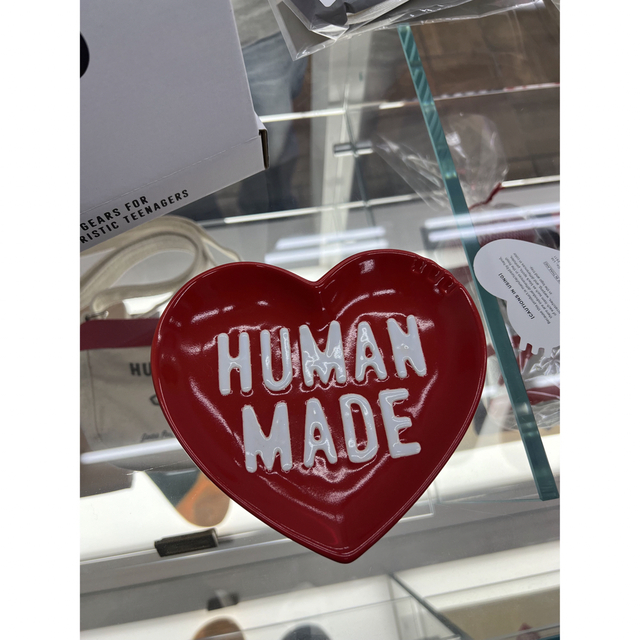 HUMAN MADE(ヒューマンメイド)の新品未開封 HUMAN MADE HEART CERAMICS TRAY インテリア/住まい/日用品のインテリア小物(小物入れ)の商品写真
