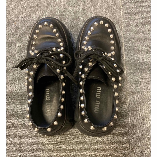 miu miu スタッズ　レースアップ　レザーシューズ