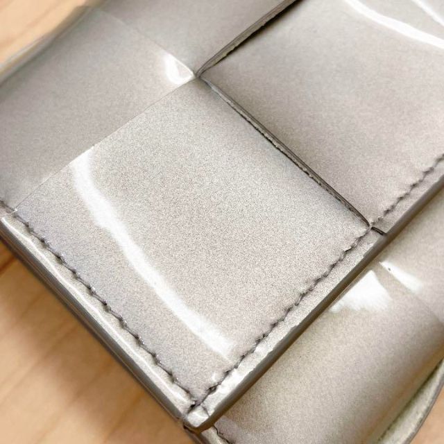 新品未使用】BOTTEGA VENETA 折財布 三つ折り シルバー パテント 限定