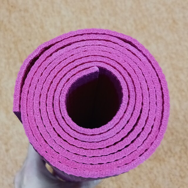 lavaヨガマットとキャリー袋　ピンク スポーツ/アウトドアのトレーニング/エクササイズ(ヨガ)の商品写真