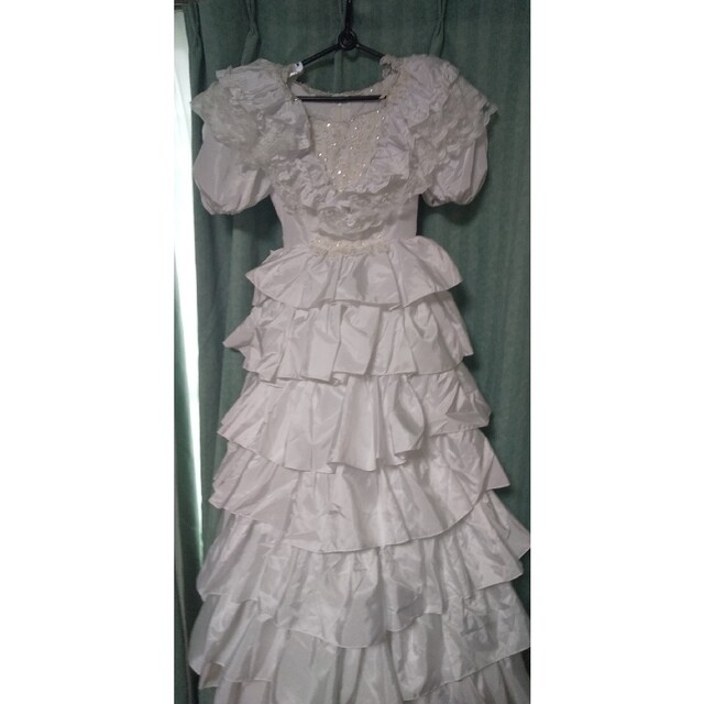 美品 純白 ウエディングドレス 9号 レディースのフォーマル/ドレス(ウェディングドレス)の商品写真