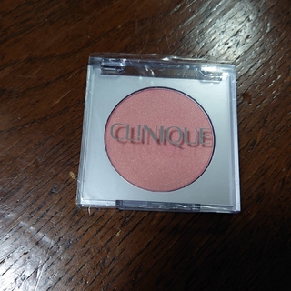 クリニーク(CLINIQUE)のCLINIQUE チーク「ブラッシングブラッシュ」110プレシャスポージー 新品(チーク)