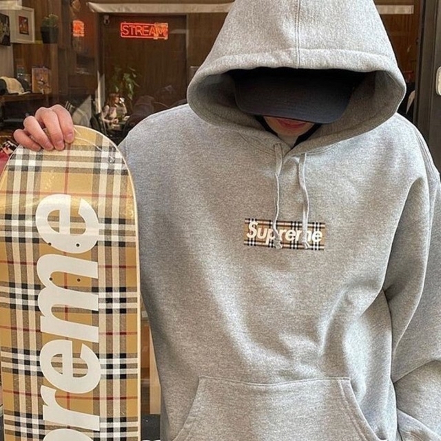 新品　Supreme Burberry box logo パーカー Mサイズ