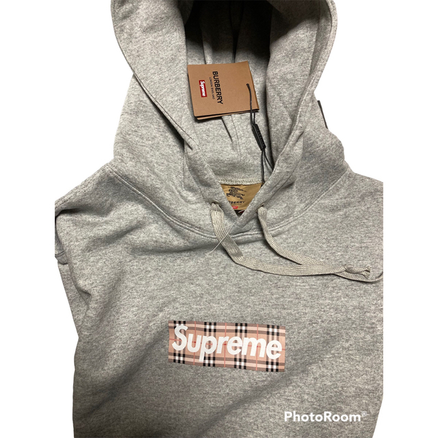 Supreme(シュプリーム)の新品　Supreme Burberry box logo パーカー Mサイズ メンズのトップス(パーカー)の商品写真