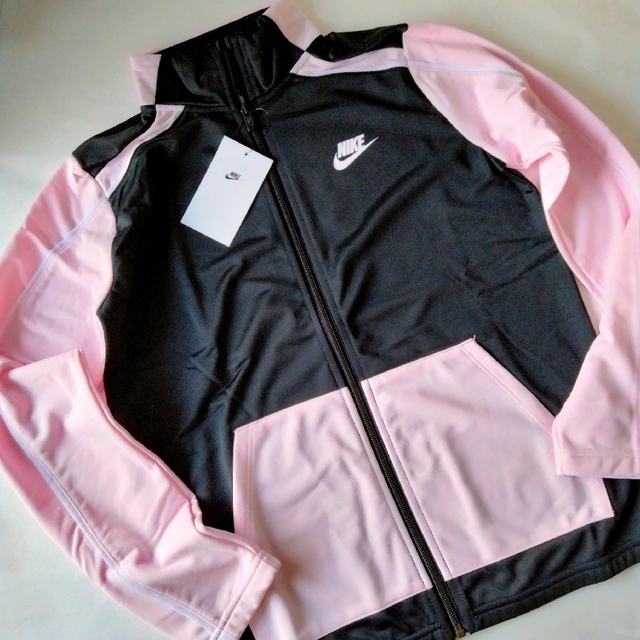 NIKE(ナイキ)の160 ナイキ ガールズ ジャージ 上下セット セットアップ 女の子用 キッズ/ベビー/マタニティのキッズ服女の子用(90cm~)(その他)の商品写真