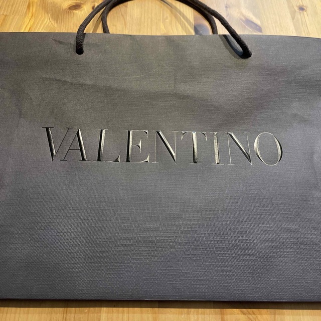 VALENTINO(ヴァレンティノ)のVALENTIN紙袋 レディースのバッグ(ショップ袋)の商品写真